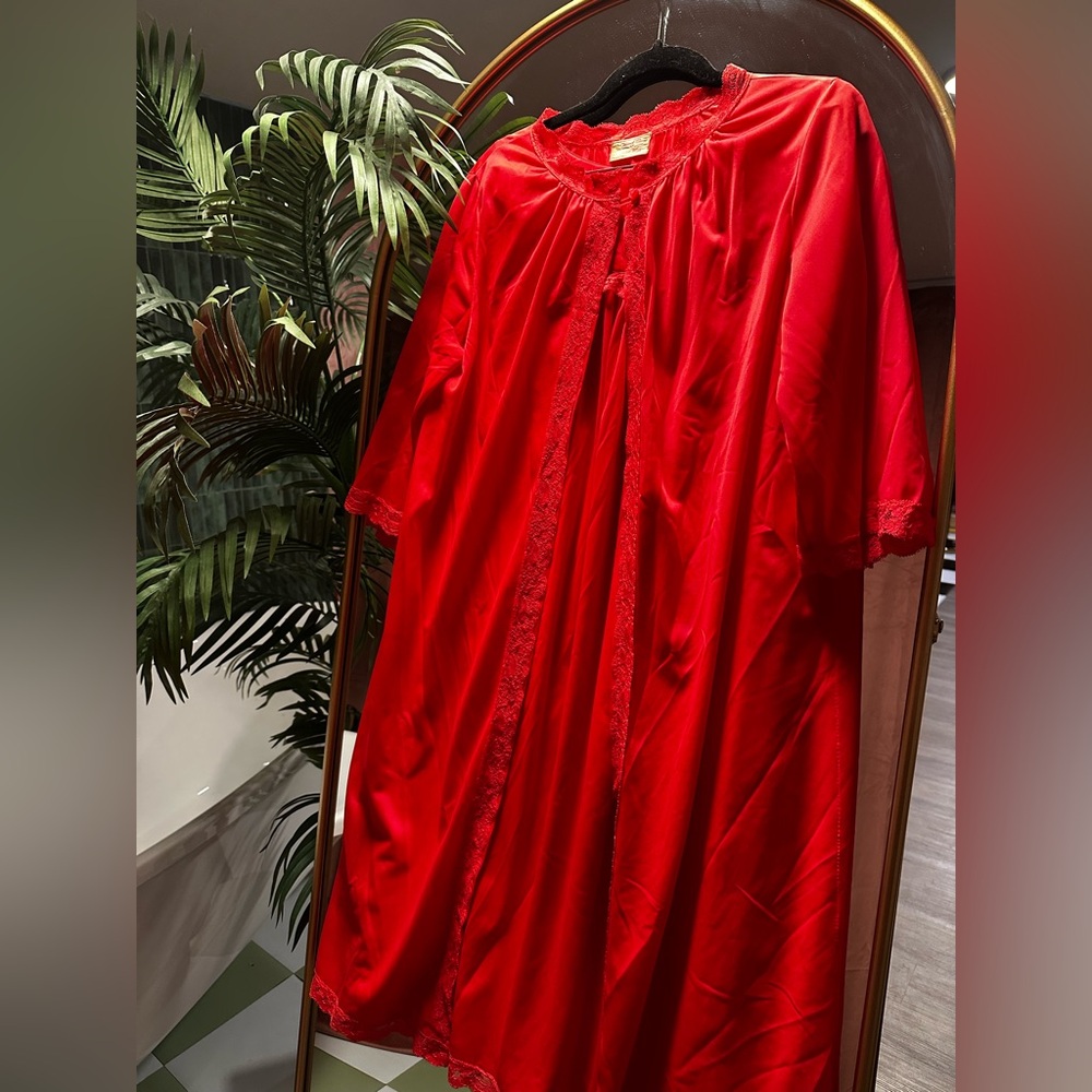 Elegant hot pink Women's Nightgown